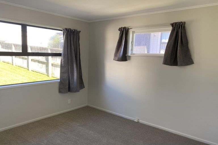 Photo of property in 6 Coburg Street, Henderson, Auckland, 0612
