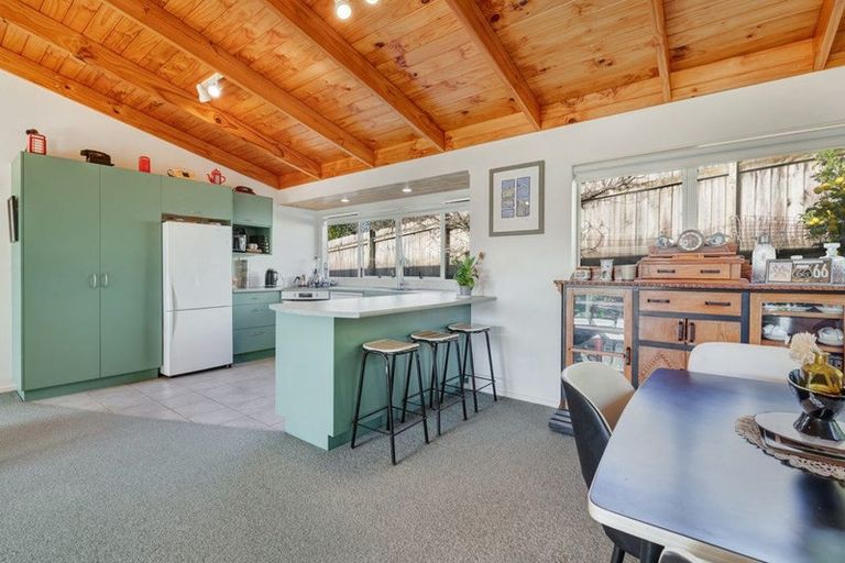 Photo of property in 72 Cabeleigh Drive, Helensville, 0800
