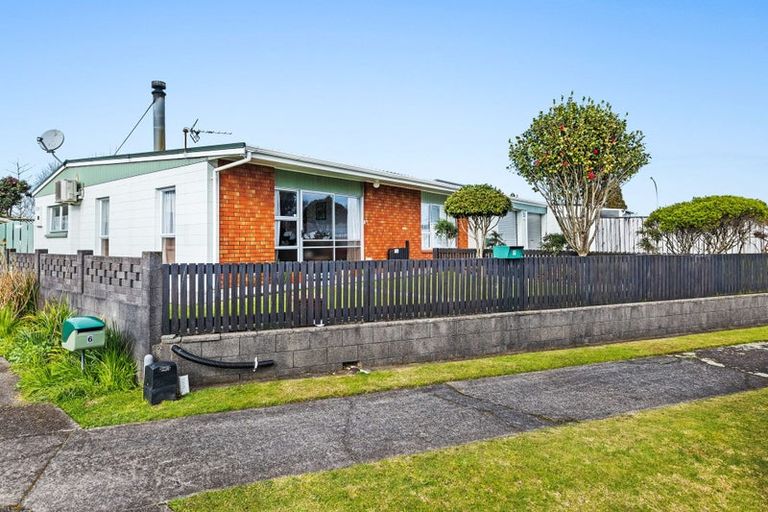 Photo of property in 7 Kamahi Place, Inglewood, 4330