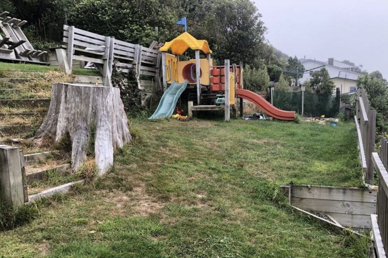 Photo of property in 17 Bedford Street, Northland, Wellington, 6012