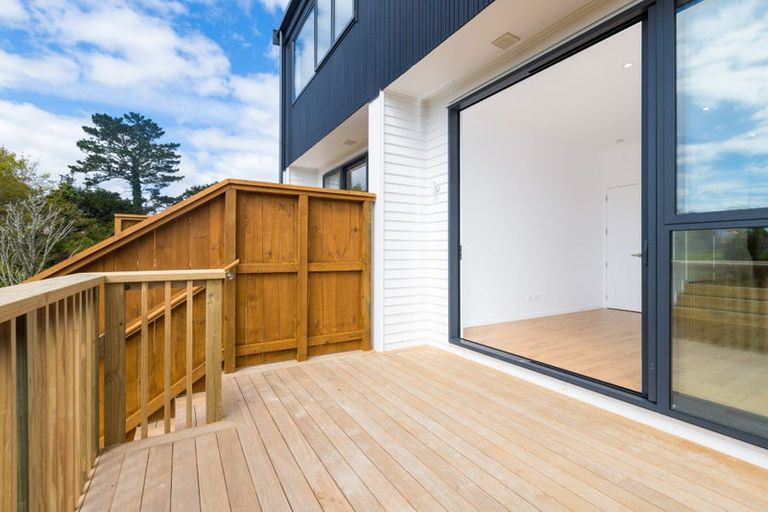 Photo of property in 9 Mokopiko Court, Beach Haven, Auckland, 0626