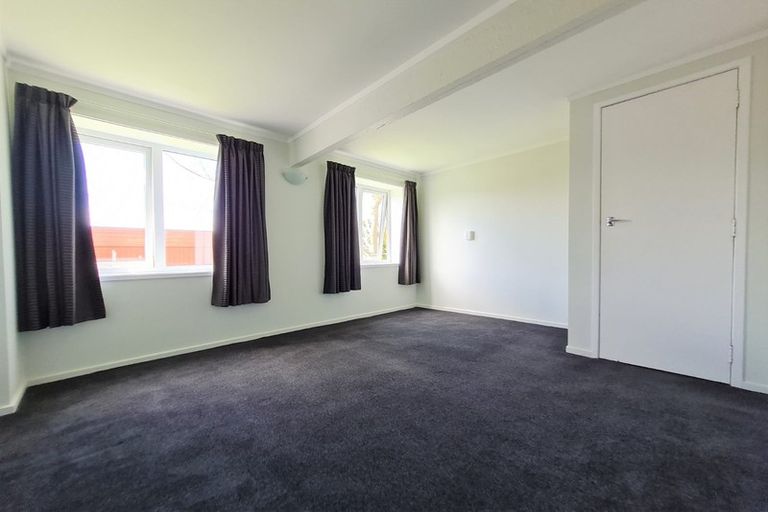 Photo of property in 2/177 Glenfield Road, Hillcrest, Auckland, 0627