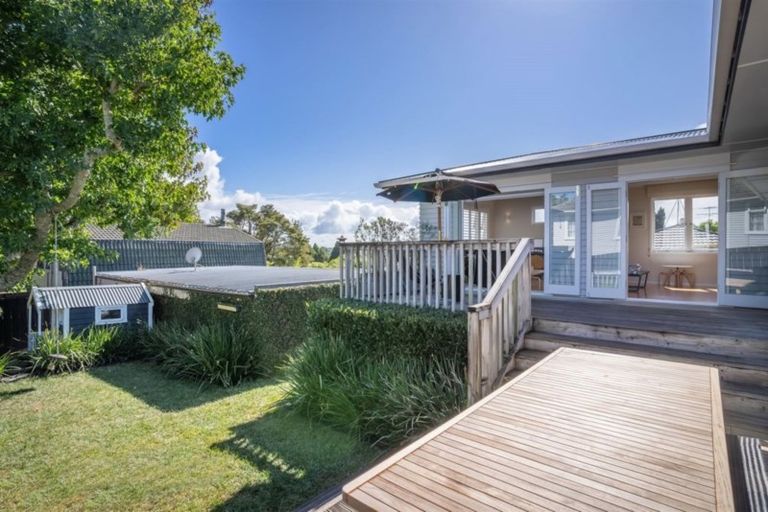 Photo of property in 1/54 Pupuke Road, Hillcrest, Auckland, 0627