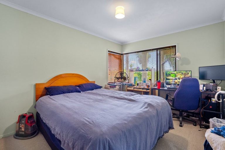 Photo of property in 4 Twin Wharf Road, Herald Island, Auckland, 0618