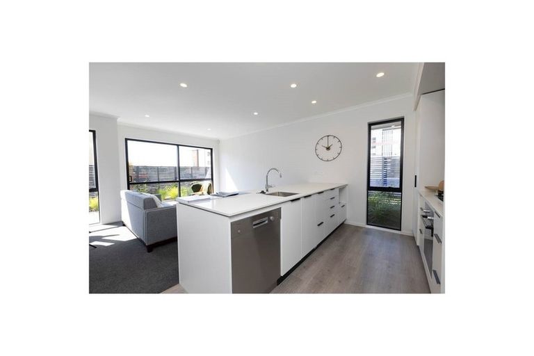 Photo of property in 2 Shortfin Place, Flat Bush, Auckland, 2019