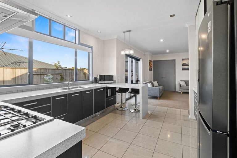 Photo of property in 48 Karamea Street, Whalers Gate, New Plymouth, 4310