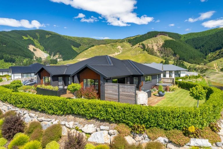 Photo of property in 17 Huntaway Close, Stoke, Nelson, 7011