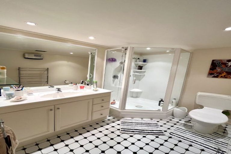 Photo of property in Highwic, 32u2 Hobson Street, Thorndon, Wellington, 6011