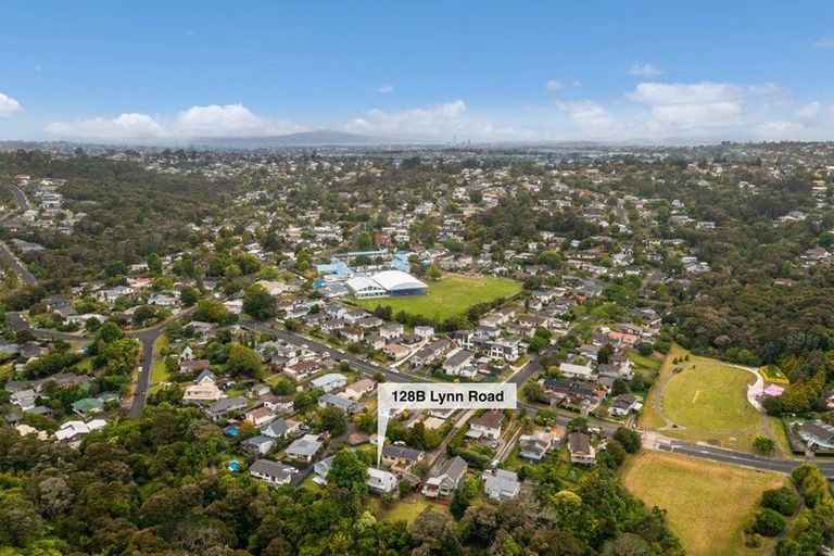 Photo of property in 2/128 Lynn Road, Bayview, Auckland, 0629