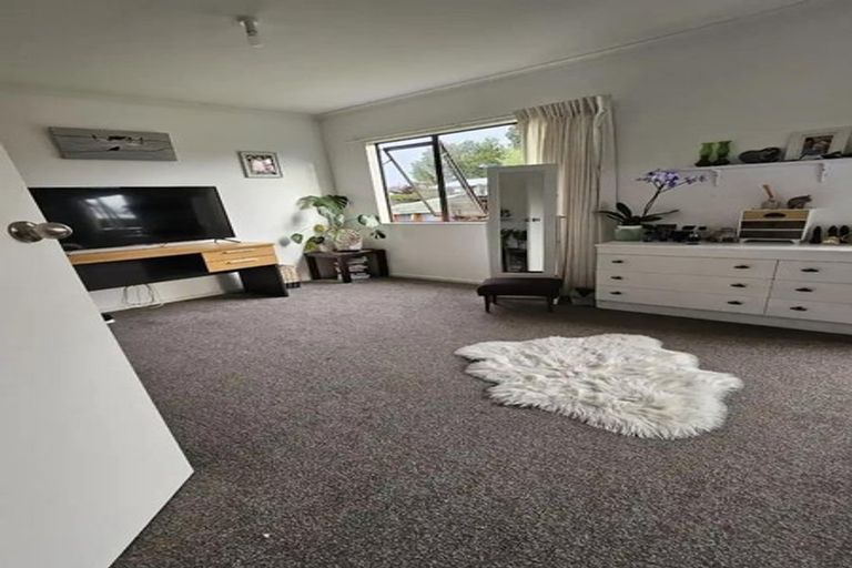 Photo of property in 16 Malcolm Street, Martinborough, 5711