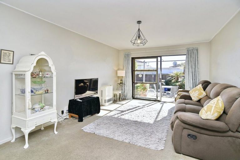 Photo of property in 17 Castile Place, Belfast, Christchurch, 8051