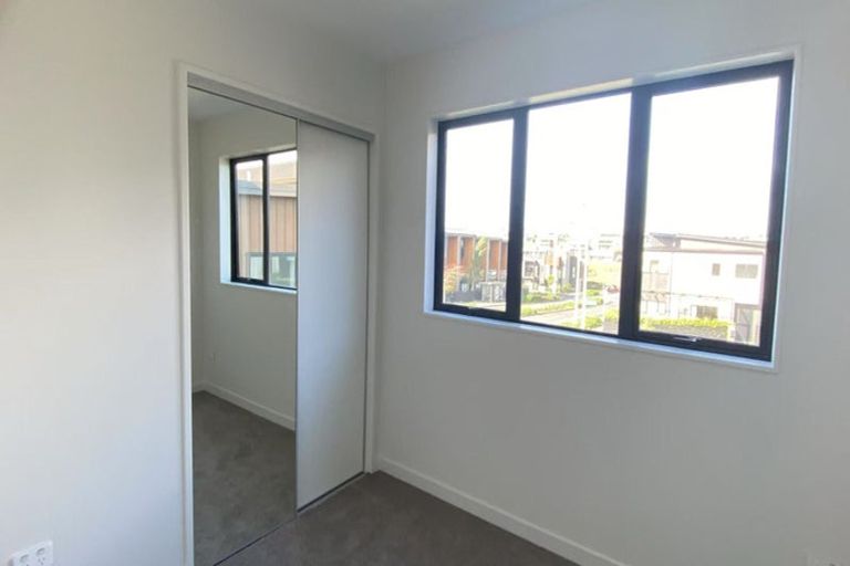 Photo of property in 1 Tawatawa Street, Long Bay, Auckland, 0630