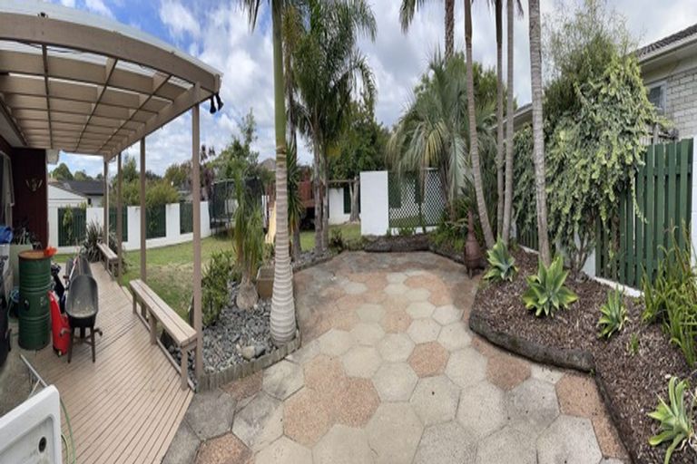 Photo of property in 4 Towra Place, Botany Downs, Auckland, 2010