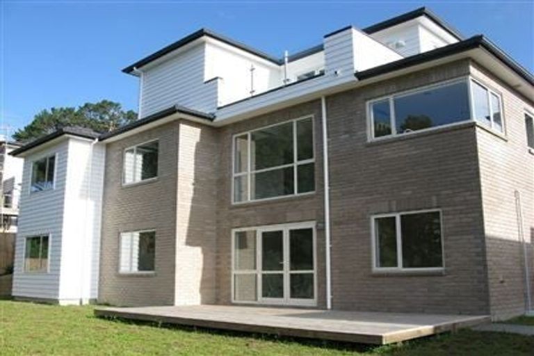 Photo of property in 32 Bur Oak Terrace, Schnapper Rock, Auckland, 0632