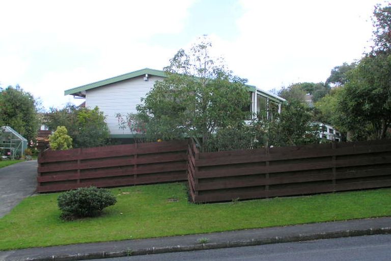 Photo of property in 3 Reynella Drive, Massey, Auckland, 0614