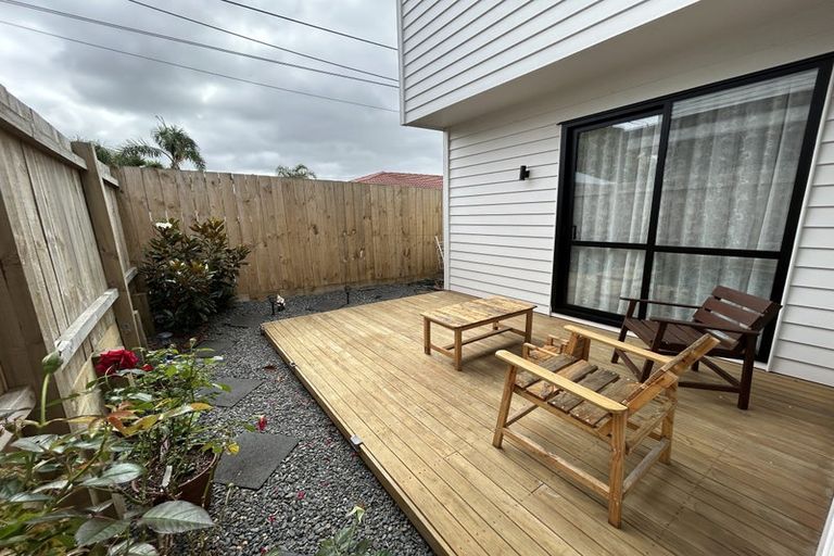 Photo of property in 2 Colwill Road, Massey, Auckland, 0614