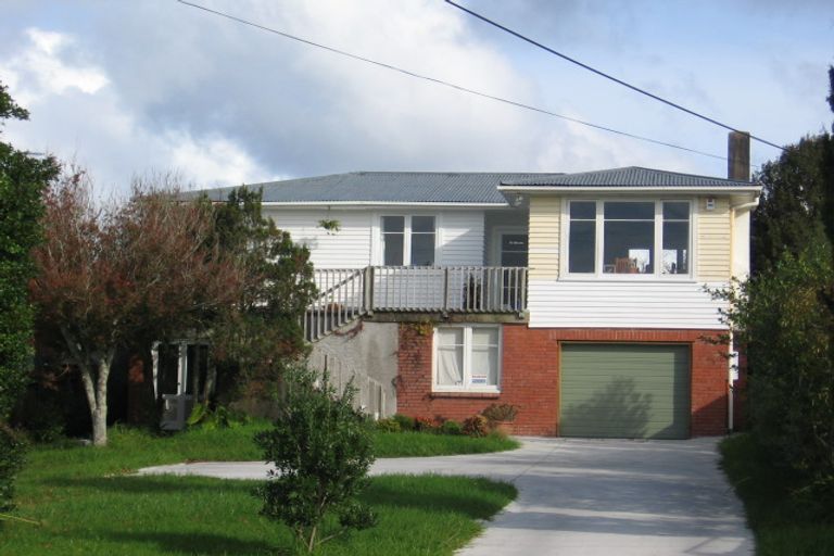 Photo of property in 20 Taipari Road, Te Atatu Peninsula, Auckland, 0610