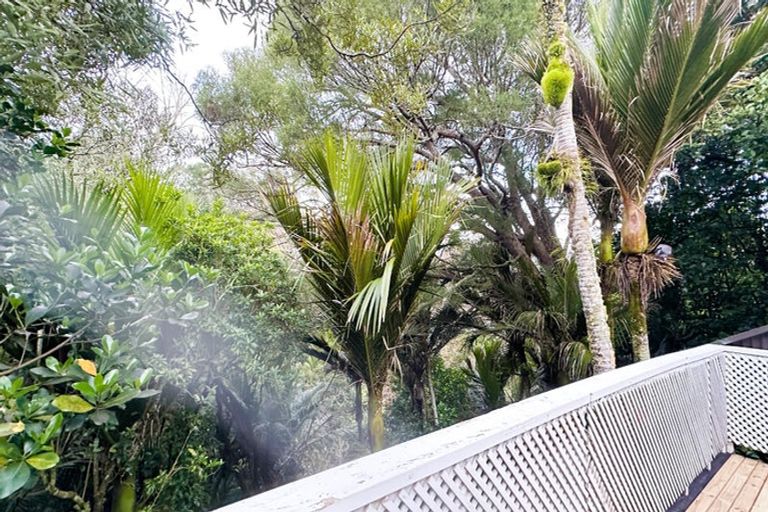 Photo of property in 4 Hiwihau Place, Glenfield, Auckland, 0629