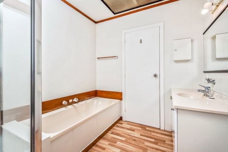 Photo of property in 39a Harrington Road, Henderson, Auckland, 0610