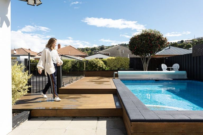 Photo of property in 215 Bay View Road, Saint Clair, Dunedin, 9012