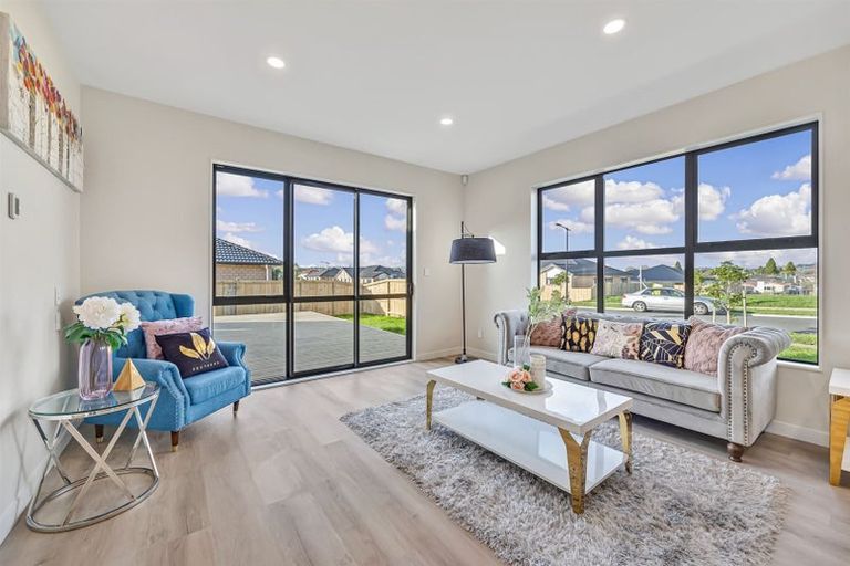 Photo of property in 2 Hoete Way, Tuakau, 2121