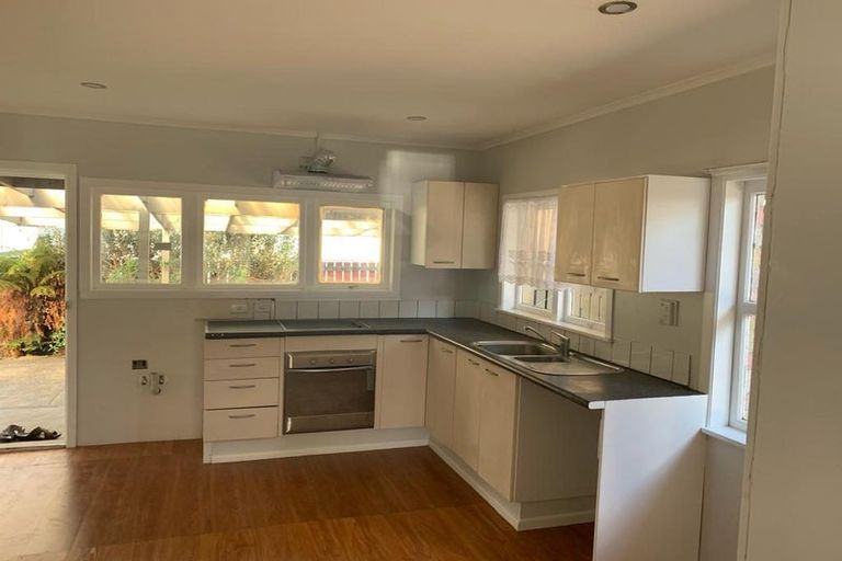 Photo of property in 11a Hill Crescent, Papakura, 2110