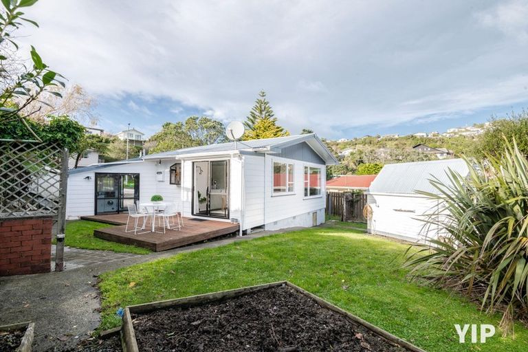 Photo of property in 96 Stewart Drive, Newlands, Wellington, 6037