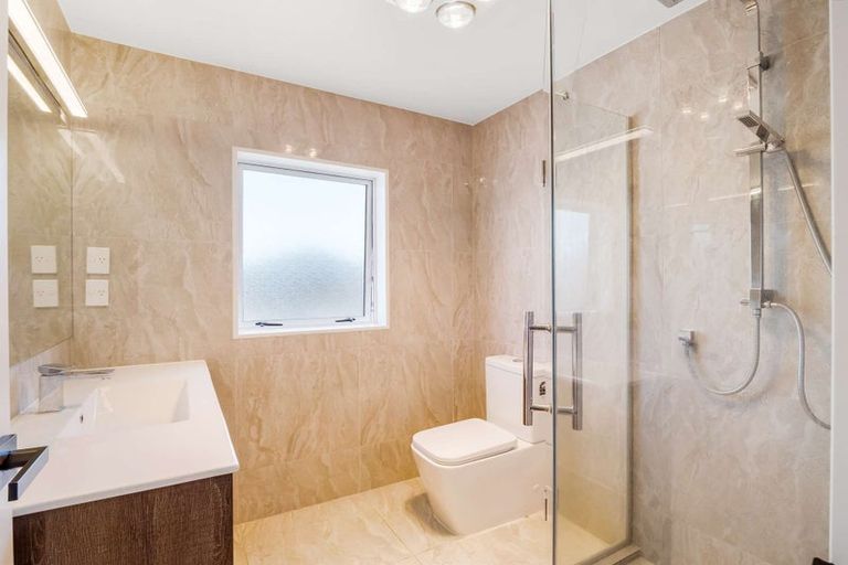 Photo of property in 6 Kahu Close, Orewa, 0931