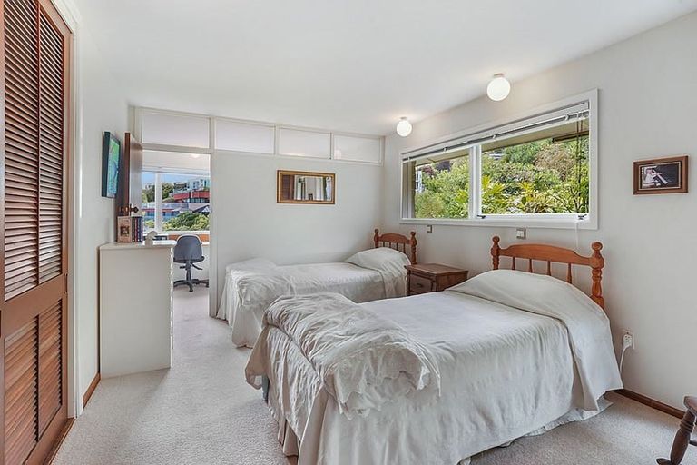 Photo of property in 32 Takahe Drive, Cashmere, Christchurch, 8022
