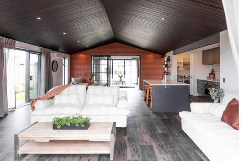 Photo of property in 32 Finstock Way, Rolleston, 7614