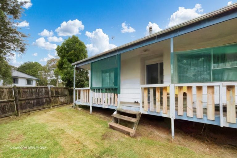 Photo of property in 1 Ballial Place, West Harbour, Auckland, 0618