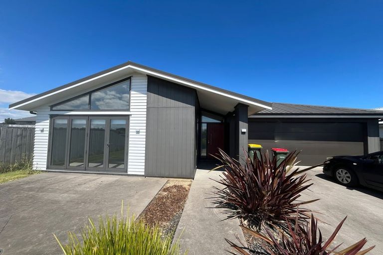 Photo of property in 9 Wheriko Avenue, Glenbrook, Waiuku, 2681