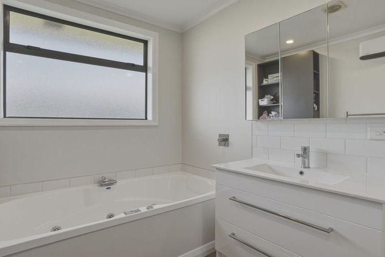 Photo of property in 43 Stamford Street, Balclutha, 9230