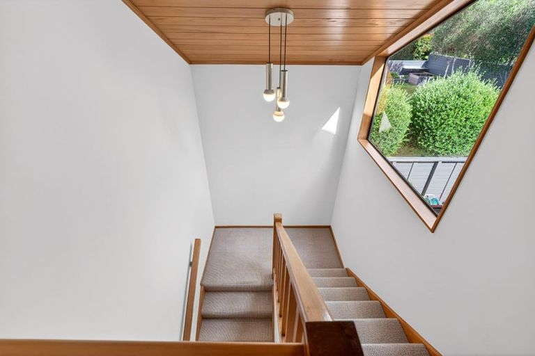 Photo of property in 2/50 Masterton Road, Rothesay Bay, Auckland, 0630
