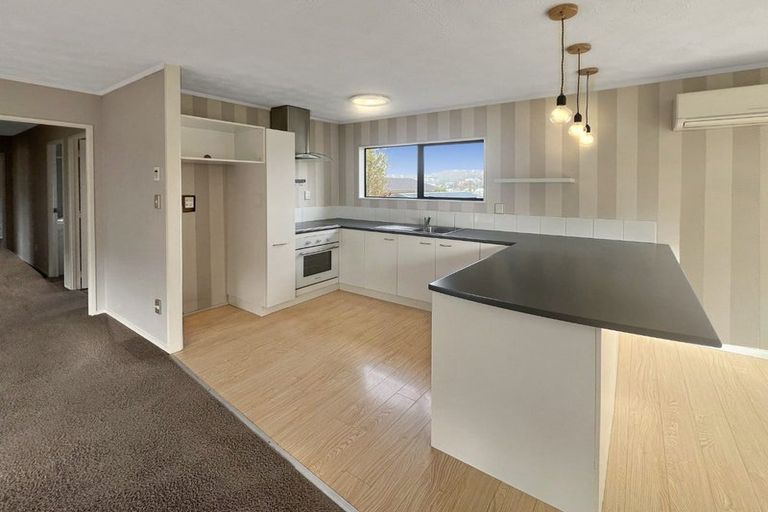 Photo of property in 2/8 Atlantis Place, Totara Vale, Auckland, 0629