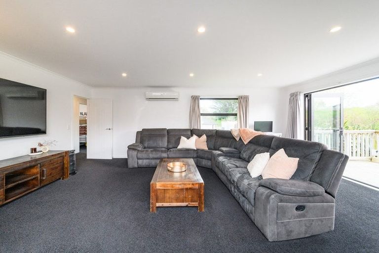 Photo of property in 33 Galea Grove, Kelvin Grove, Palmerston North, 4414