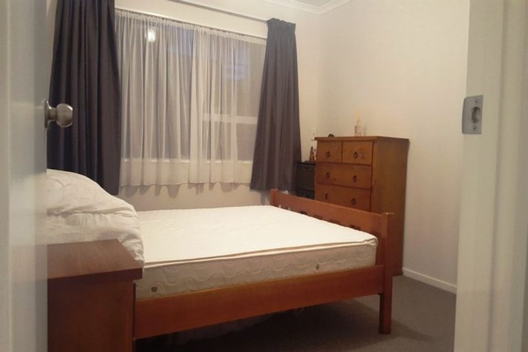 Photo of property in 19 Hauraki Crescent, Pinehill, Auckland, 0632