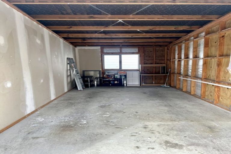 Photo of property in 31/3 Hulme Place, Henderson, Auckland, 0612