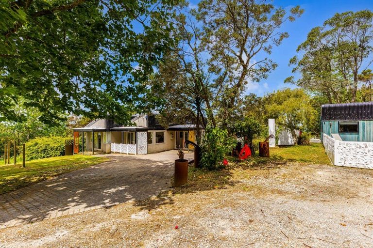 Photo of property in 48 Ngarahana Avenue, Paremoremo, Auckland, 0632