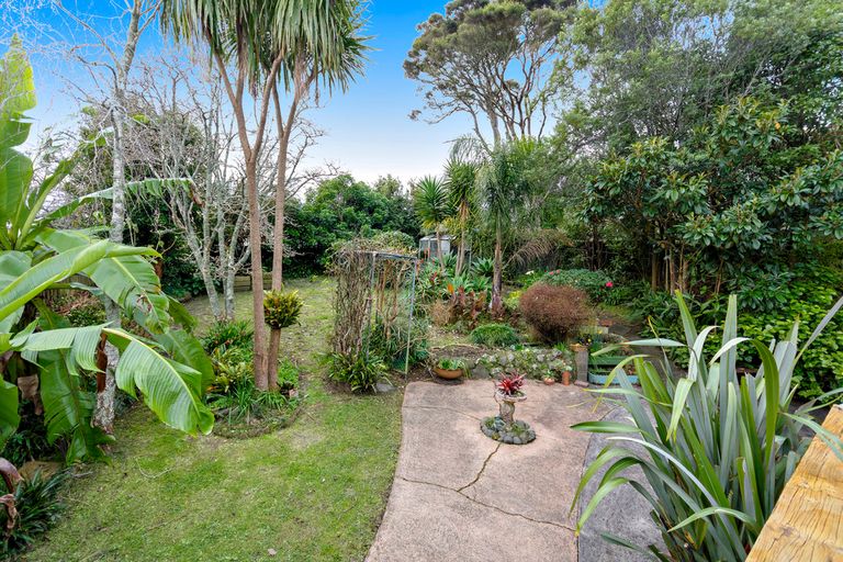 Photo of property in 34 Onedin Place, Titirangi, Auckland, 0604