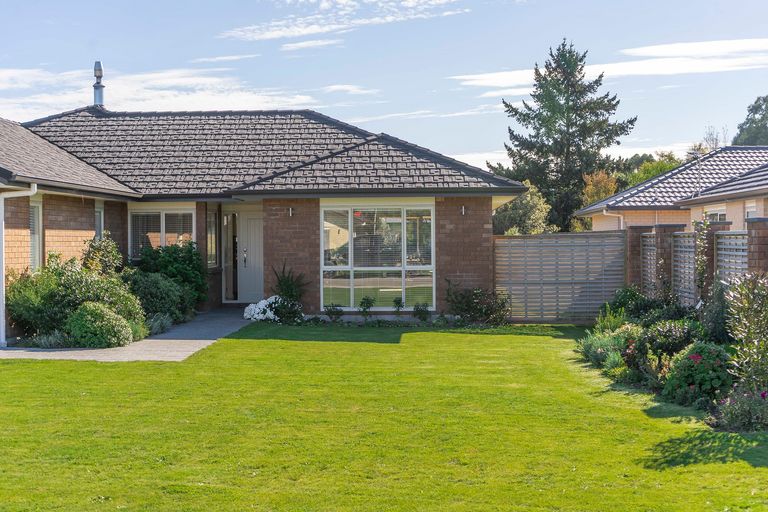 Photo of property in 1 Madison Street, Carterton, 5713