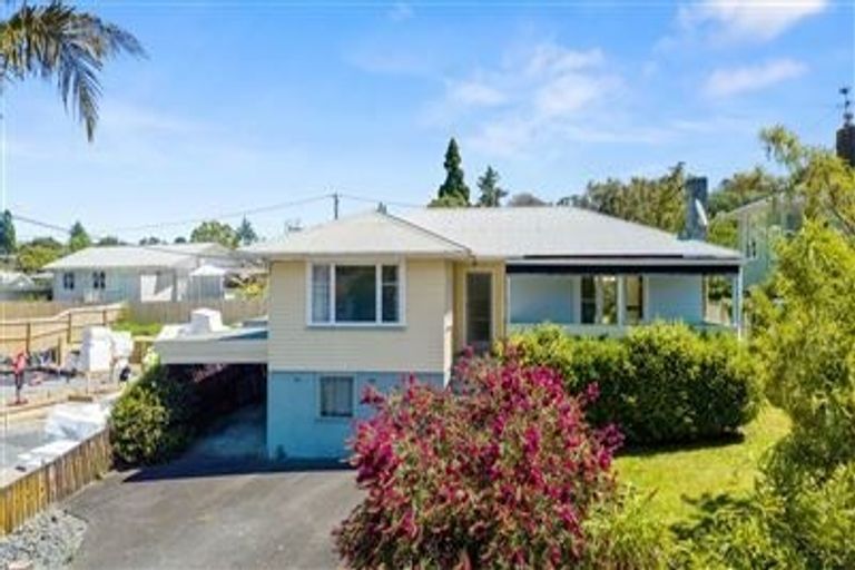 Photo of property in 11 Sarona Avenue, Glen Eden, Auckland, 0602