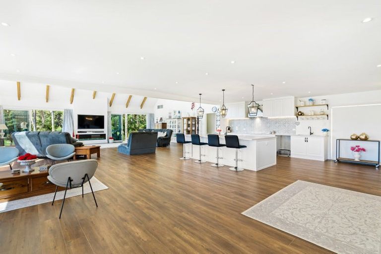 Photo of property in 105 Grassmere Road, Henderson Valley, Auckland, 0612