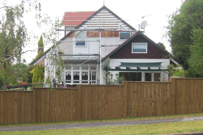 Photo of property in 2/89 Lynwood Road, New Lynn, Auckland, 0600