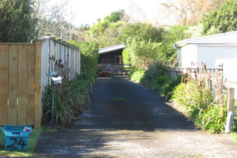 Photo of property in 24 Cargill Street, Papakura, 2110
