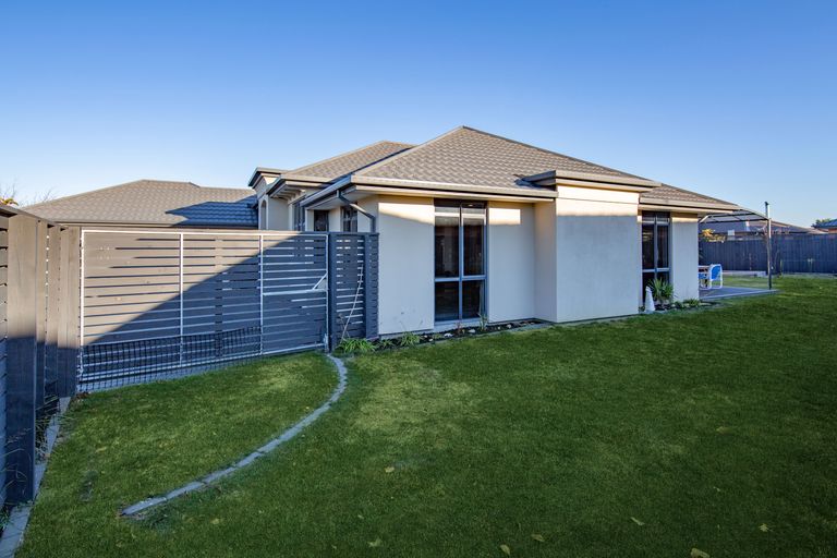 Photo of property in 16 Rembrandt Drive, Rolleston, 7614