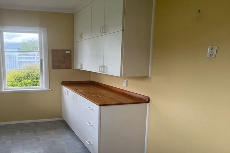 Photo of property in 36 Oxford Crescent, Ebdentown, Upper Hutt, 5018