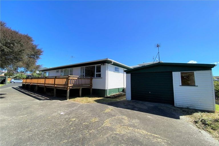 Photo of property in 41 Bodi Place, Te Atatu South, Auckland, 0610