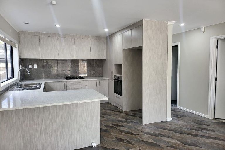 Photo of property in 4b Mirrabooka Avenue, Botany Downs, Auckland, 2010