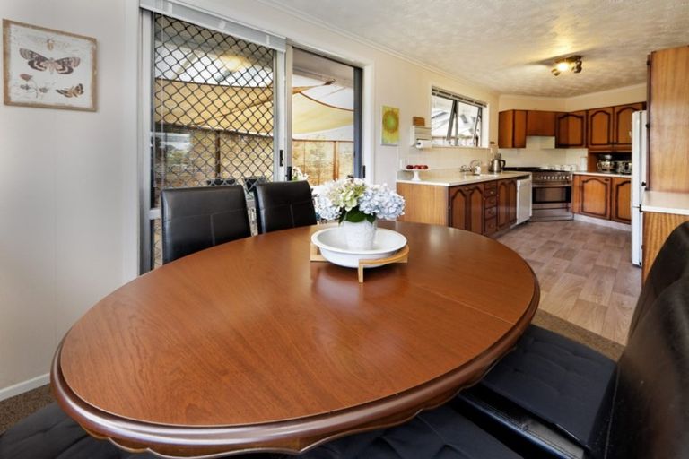 Photo of property in 22 Crompton Road, Massey, Auckland, 0614